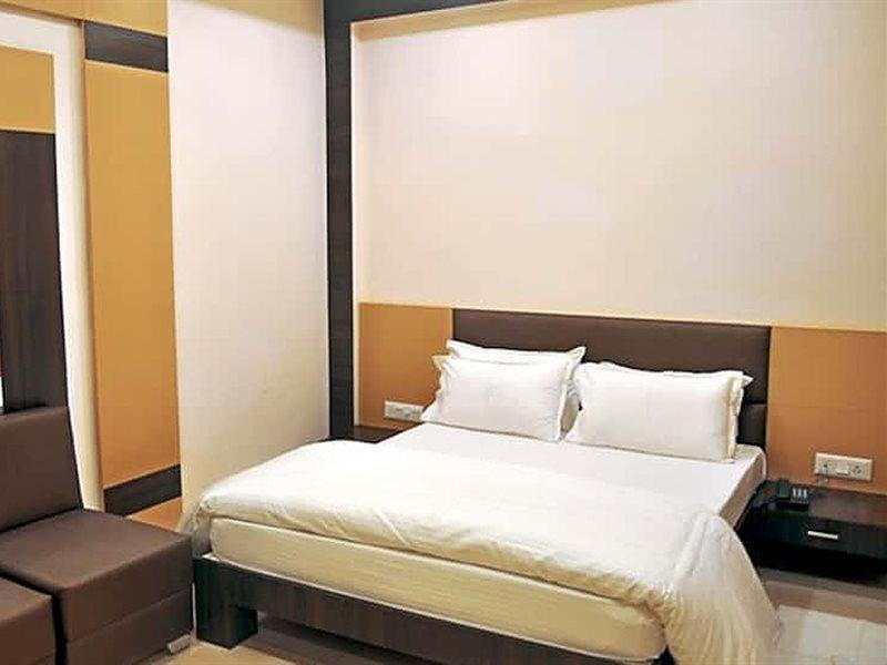 FabHotel Tirupati Galaxy Kanpur Bagian luar foto
